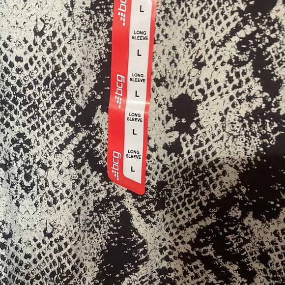 NWT longsleeved T-shirt - Picture 3 of 5